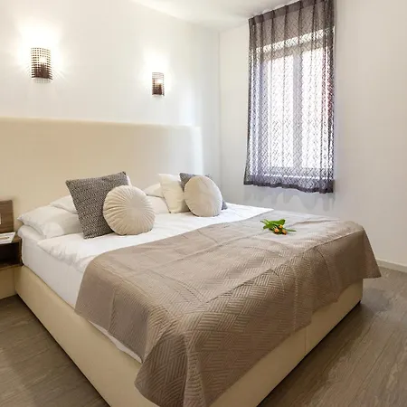 Csillag * Balatonalmádi