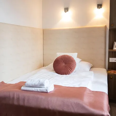Csillag Apartman *