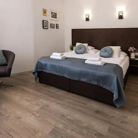 Csillag * Balatonalmádi