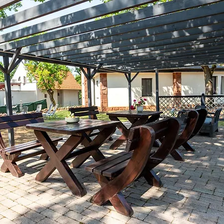 Csillag * Balatonalmádi