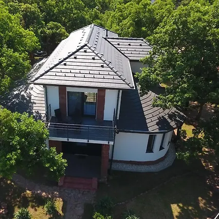 Csillag Apartment Balatonalmadi